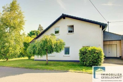 Geräumiges Ein- bis Zweifamilienhaus mit Traumblick in die Natur!
