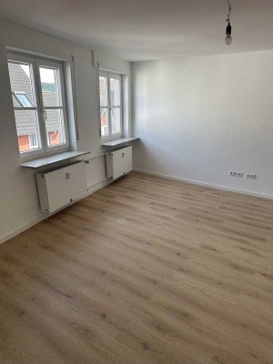 Erstbezug nach Sanierung: Attraktive 5-Raum-Wohnung mit gehobener Innenausstattung in Goldbach