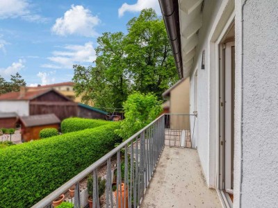 Schöne, helle 2-Zimmer Wohnung mit Balkon, neue Küche & neues Bad