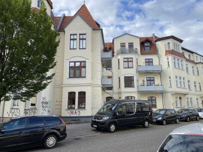 Altbauapartmentwohnung mit Balkon und EBK in Magdeburg-Stadtfeld zu vermieten