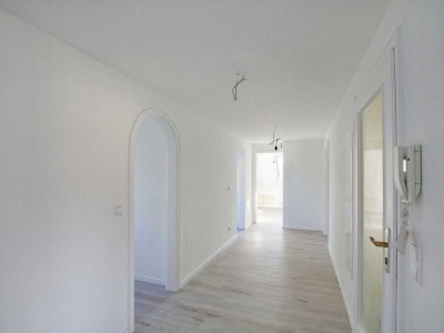 Moderne und helle DG-Wohnung in exklusiver Lage