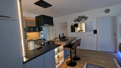 Privatverkauf Neubauwohnung mit Terrasse, TG-Platz und Einrichtung