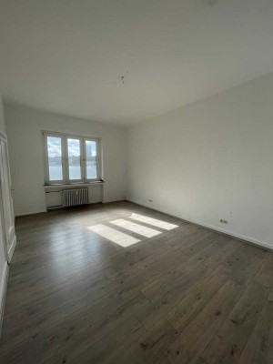 Charmante 4-Zimmer-Altbauwohnung mit Balkon im Südost-Viertel