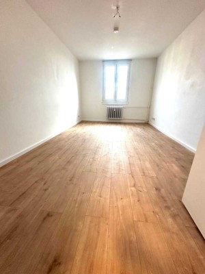 Provisionsfrei - 3 Zimmer Altbauwohnung, 2.OG mit Balkon und tollem Ausblick