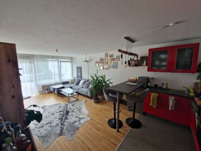 Exlusive Wohnung . Großer Balkon, Schwimmbad & Sauna