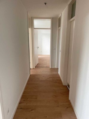 Erstbezug nach Renovierung. Attraktive 4-Zimmer-Wohnung mit Balkon in Augsburg