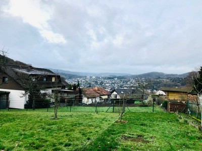 Ruhig gelegenes Haus mit 3 Wohnungen am Waldrand mit Panoramablick