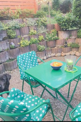 Sehr ruhig gelegene Terrassen Wohnung! Mit Wintergarten, EBK, voll Bad u PKW Stellplatz in Warmbronn