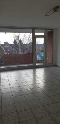 großzügige 2 Zimmer Wohnung mit Südbalkon