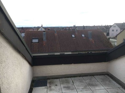 Geeignet für Pendlerinnen und Pendler - Teilmöbilierte und helle 1-Zimmer-Wohnung mit Dachterasse!