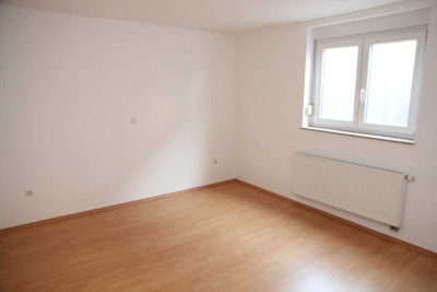 Schöne 2,5 Zimmer Souterrainwohnung
