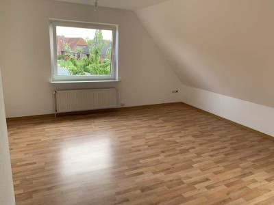 Attraktive 5-Zimmer-Wohnung mit Garten in Burhave