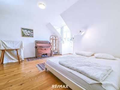 Renovierte Dachgeschoßwohnung mit Lift im beliebten Saggen!