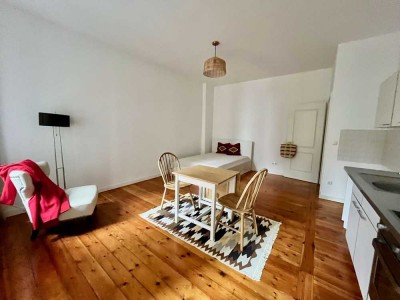 Süsse kleine Wohnung in Toplage von Prenzlauer Berg am Arminplatz mit Balkon