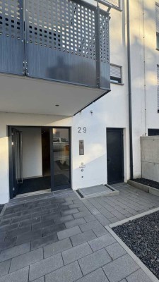 Neuwertige Wohnung mit Balkon und Einbauküche in  Toplage von Augsburg