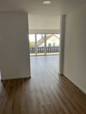 Lichtdurchflutete neu renovierte 3-Zimmer-Wohnung mit gehobener Ausstattung in ruhiger Lage