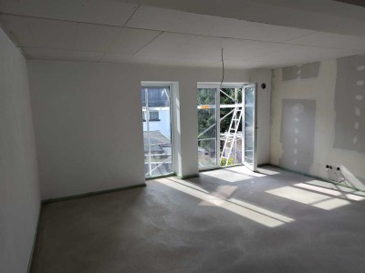 Rolligerechte 2-Zimmer-Erdgeschosswohnung mit geh. Innenausstattung mit Balkon