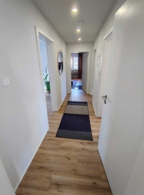 Ideal für Paare oder kleine Familie 4,5-Zimmer Dachgeschosswohnung mit Garten