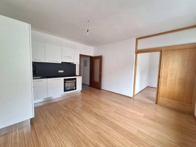 360 Tour / Sanierte, moderne, teilweise hofseitige 2-Zimmer-Altbauwohnung