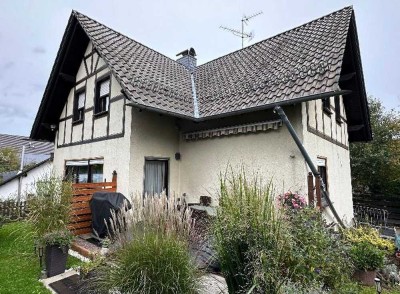 Einfamilienhaus mit Einliegerwohnung im Landhausstil bei Much