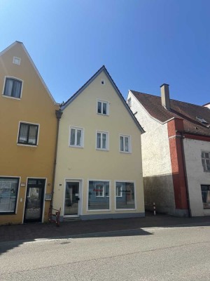 Renoviertes Wohn-/ Geschäftshaus in bester Lage