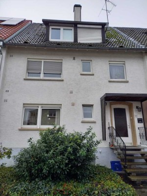 Schönes Reihenmittelhaus mit neuer Fernwärme-Heizung, Garten, Tageslichtbädern u. zwei Balkone