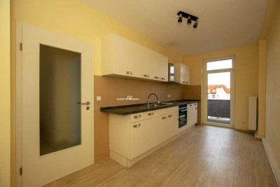 MODERNE WOHNUNG MIT EINBAUKÜCHE & BALKON !