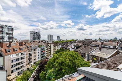 SANIERTE DACHGESCHOSSWOHNUNG - Einmaliger Blick über Pempelfort und sonniger Dachterrasse!