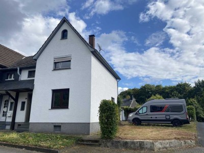 DHH / ZFH, gr. Garten, sonnige Lage bei Schloß Lerbach, 2 Whg., erweiterbar, sanierungsbedüftig