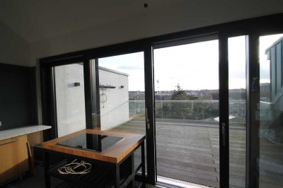 Exklusive Wohnung mit Dachterrasse & Aussicht. WG mgl.