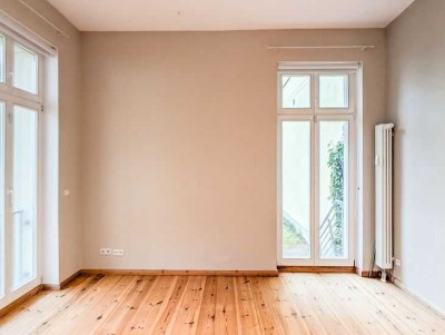 HOMESK - Sofort bezugsfrei! 3-Zimmer-Terrassenwohnung im Altbau mit Balkon