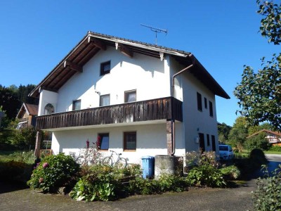 Vermietetes Zweifamilienhaus mit Entwicklungspotenzial in idyllischer Lage von Oberteisendorf