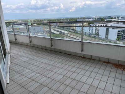 Perfekte Citylage mit Blick nach Frankfurt, S-Bahnnähe, große Südloggia, sofort frei!!!
