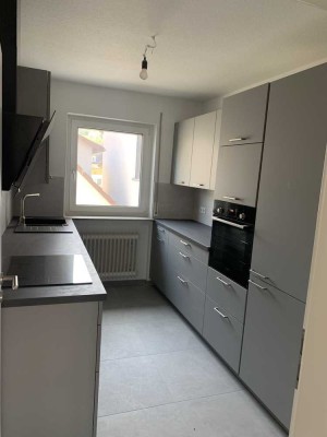 Großzügige, sonnige 3 Zimmer Wohnung in Schorndorf-Miedelsbach