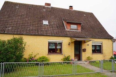 Großes Einfamilienhaus mit traumhaften Garten