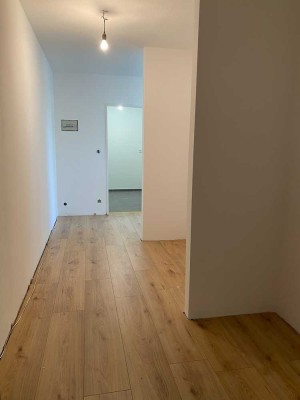 Erstbezug nach Sanierung - 3 Zimmer Wohnung mit Balkon in zentraler Lage von Unterschleißheim