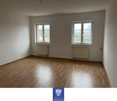 Ruhig gelegene 2-Zimmer-Dachgeschosswohnung mit großer Küche!