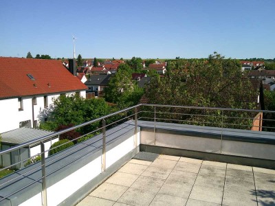 LEBENSQUALITÄT - Lichtdurchflutete Maisonette-Wohnung in ruhiger Lage mit Dachterrasse