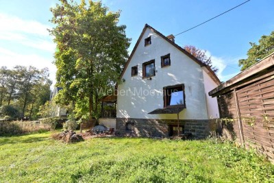 Einfamilienhaus mit viel Potenzial auf großem Grundstück mit Doppelcarport und Garage