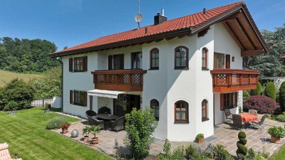 Traumhaftes Architektenhaus im Landhausstil mit gehobener Ausstattung und einem wunderschönen Garten