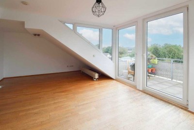 Helle zentrale Zwei-Zimmer-Dachgeschosswohnung in Bonn – sofort bezugsfrei
