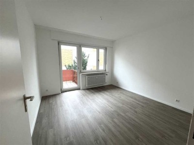 Neu renovierte 3 ZKB-Wohnung mit Balkon (2.OG)  in der Innenstadt von   Bruchsal zu vermieten