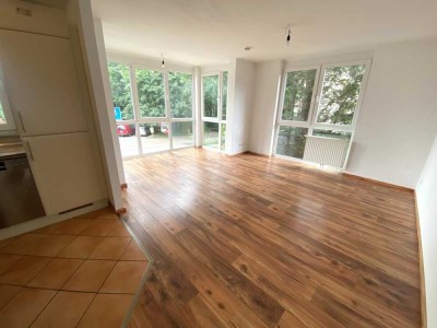 Bezugsfrei! 3 Zimmer Wohnung mit Balkon und Stellplatz in Eidelstedt!