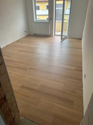 WG-Zimmer in sanierter Wohnung zentral in Würzburg mit Einbauküche und Balkon!