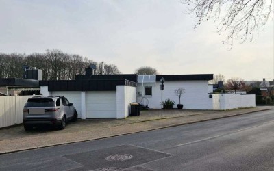 "Exklusiv wohnen"  in Erkrath -Unterfeldhaus * Moderner Bungalow mit separater Einliegerwohnung