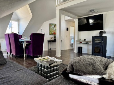 Renovierte Altbauwohnung + Garage + Kellerabteil inkl. Möbel