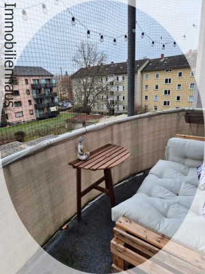 Gepflegte Altbauwohnung in Biebrich! Balkon und TGL-Bad!