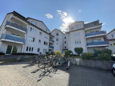Helle 2-Zimmer-DG-Wohnung mit gemütlicher Loggia und Tiefgaragenstellplatz in Göttingen-Weende
