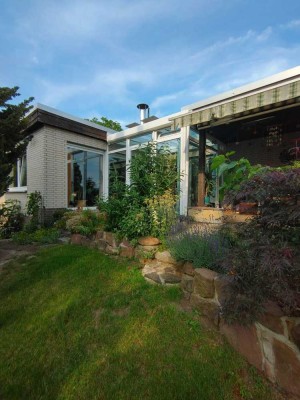 Architekten-Bungalow mit Deisterblick – stilvolles Wohnen für Gartenliebhaber