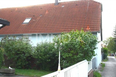 Alt aber gepflegt- charmante Haushälfte mit 211 m2 Garten